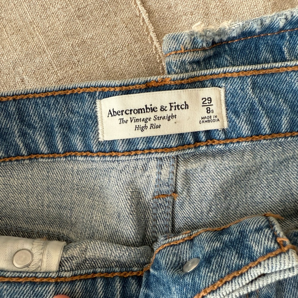 Abercrombie High Rise Vintage Straight Jean / Size 29 Short / EUC 👖 - Picture 5 of 8